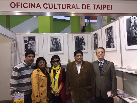駐秘魯代表處吳進木大使於7月17日下午主持「光影敘事」照片展開幕典禮，秘魯國會議員友人、媒體記者、現場民眾等百餘人出席觀禮，氣氛熱絡。