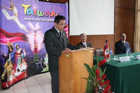 秘魯國立農業大學行政副校長Efrain Malpartida於「台灣畫境」文化展開幕致詞