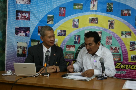 2009.03.26黃代表聯昇接受Ucayali省第6台電視現場專訪。