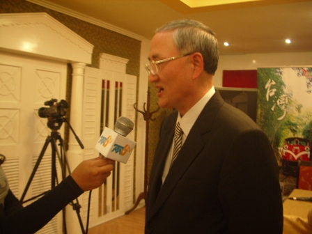 2009.09.10駐秘魯代表處新任黃代表榮國於記者會後接受第6台專訪。