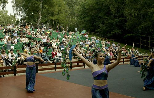蘭陽舞蹈團於華沙波夫辛文化公園演出