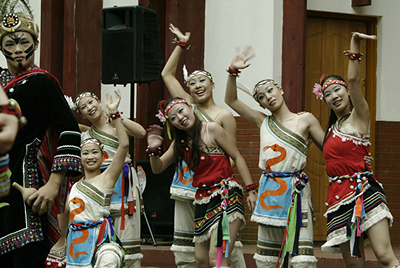 蘭陽舞蹈團於華沙波夫辛文化公園演出