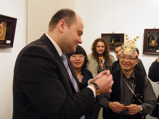 The Mayor of Radom Mr. Andrzej Kosztowniak learn to fold paper