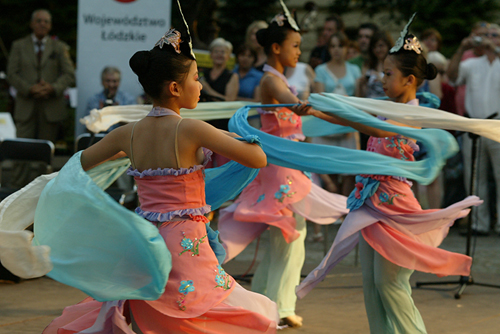 HonWa Folk Dance Troupe in Lodz 07