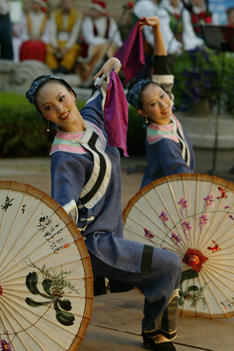 HonWa Folk Dance Troupe in Lodz 17