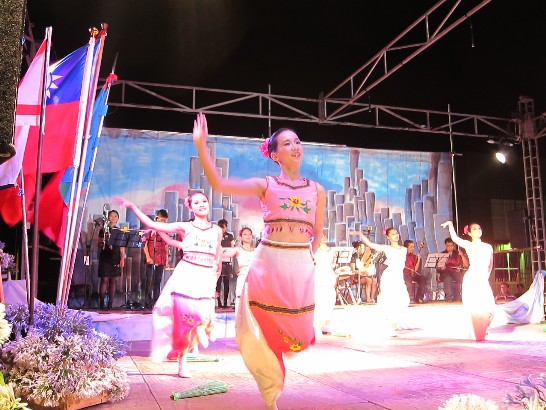 臺灣「中華藝術舞蹈團」參加葡萄牙國際民俗藝術節表演，精湛之演出，獲得高度評價。