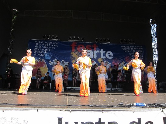 臺灣「洗衫坑」舞集及新北市樂集參加葡萄牙國際民俗藝術節表演，濃厚東方氣息之舞蹈及音樂，深獲觀眾好評。
