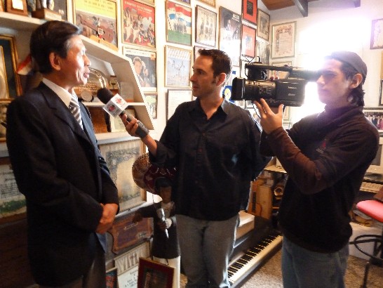 Entrevista al Embajador, en la residencia de Alberto de Luque