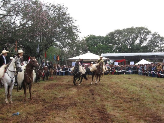 2010.05.20 El Embajador Lien Sheng-huang participa de un acto con el Presidente Fernando Lugo, en la exibicion de  agricultura y ganaderia por el dia del agricultor