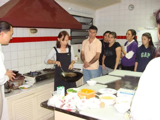 2010.06.12 La Embajada y el Templo Fo Guang Shan organizan clases de comida china vegetariana