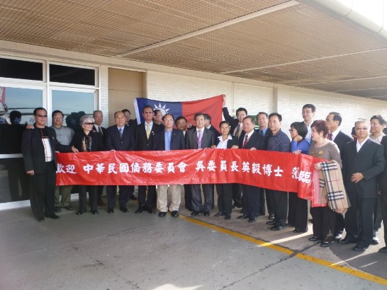 2010.06.12 Bienvenida al Sr. Yin-yi Wu, Ministro del Comite de Asuntos de Compatriotas en el Extranjerior por los participantes de la reunion