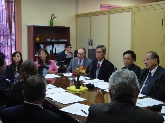 2010.05.28 El Embajador Lien Sheng-huang participo de una reunion con miembros de la camara de diputados, que trataron el tema de la ley de migracion
