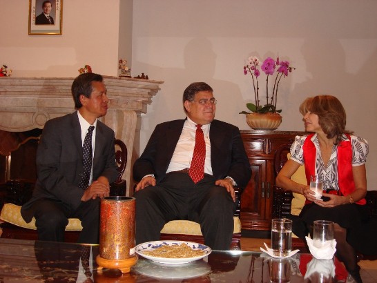 2010.06.17 Embajador Lien-sheng Huang ofrece almuerzo a la Sra Margarita Morselli Secretaria Ejecutiva de la Comision Bicentenario
