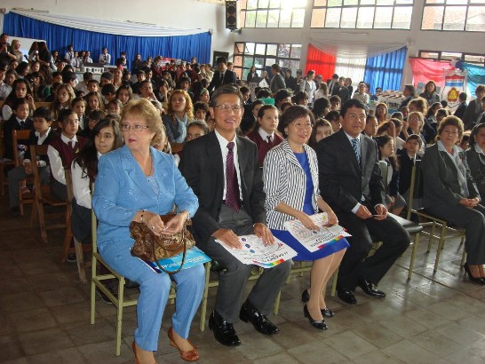 2010.06.25Embajador Lien-sheng Huang y Sra Cristina participan de la Feria de libros en el Colegio Chiang Kai Shek