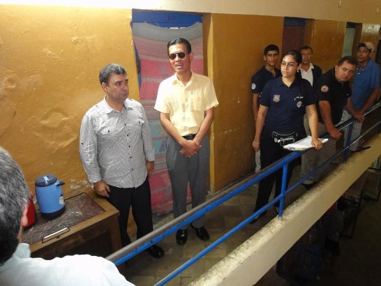 2011.02.01 El embajador Lien-sheng Huang, visita la carcel de Tacumbu con otros diplomaticos 
