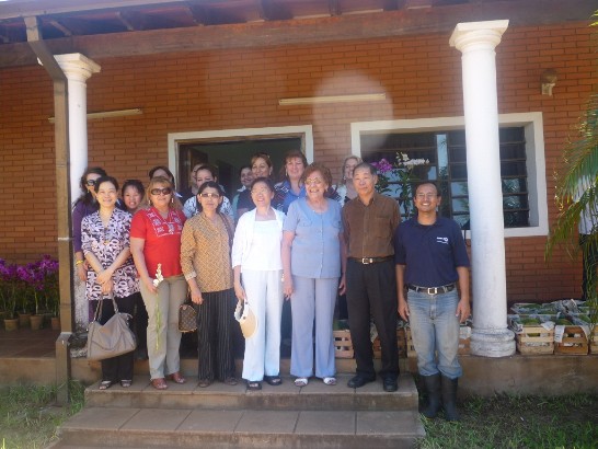 2011.04.26 Mercedes Lugo, visita el Centro de Horticultura en Caacupe