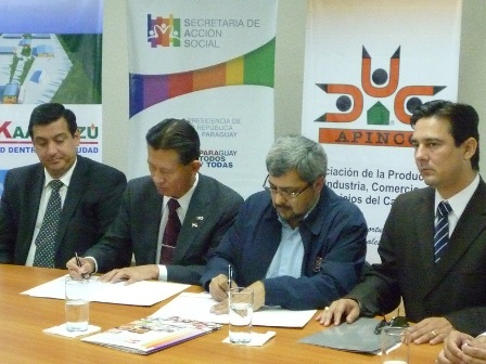 黃大使聯昇與巴拉圭社會行動部部長卡西雷斯(Pablino Cáceres)簽署合作議事錄
