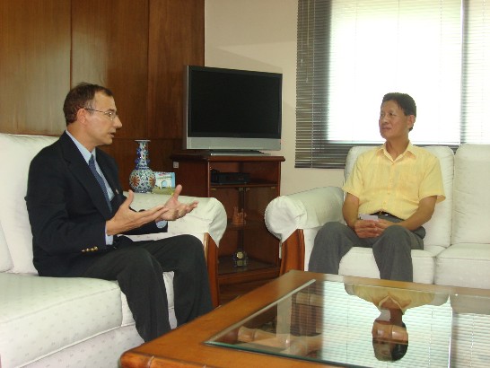 2010.12.09 北方大學研究學院副院長Alain Saint-Saëns博士拜會黃大使聯昇