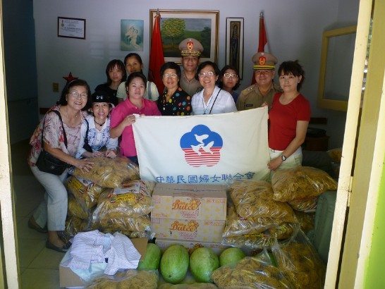 2010.12.23 婦女會致贈民生物資予老人院