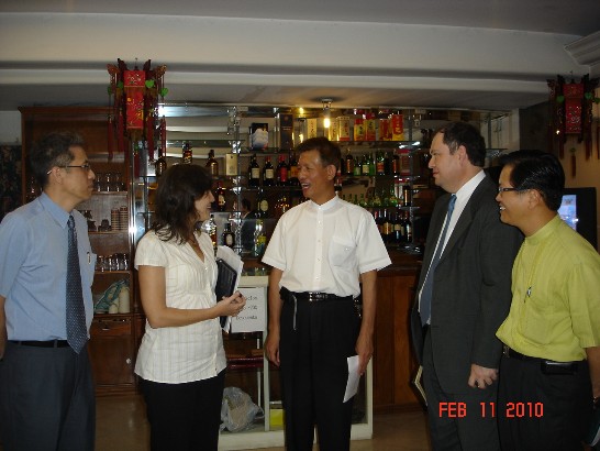 巴國教育部Héctor Valdez次長（右一）、Diana Serafini次長出席餐會（左二）