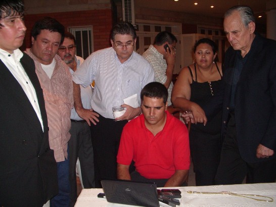 各電台與駐節國內的巴拉圭大使Carlos Martínez 進行視訊專訪