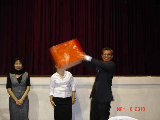 2010.05.07 黃大使抽出大獎。