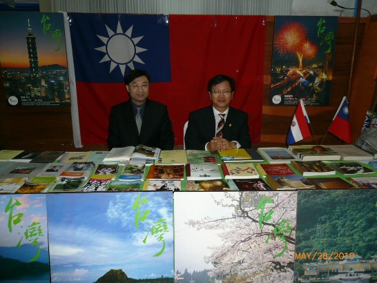 2010.05.28 大使館攤位佈置。