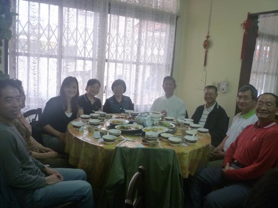 2010.05.22-05.25 黃大使與巴拉圭台灣商會張會長德輝、陳僑務委員淑芬及東方市僑胞餐敘合影