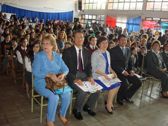 2010.06.25駐巴拉圭黃大使聯昇夫婦參加於中正學校舉行的巴國圖書節活動