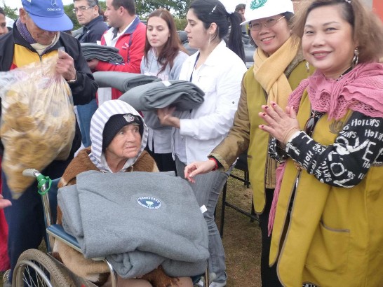 2010.07.25 黃大使夫人應邀參加亞松森慈濟聯絡處發放濟貧物資活動