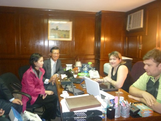 2010.08.24 拜會巴拉圭教育部科技司長Lilia Peña女士。