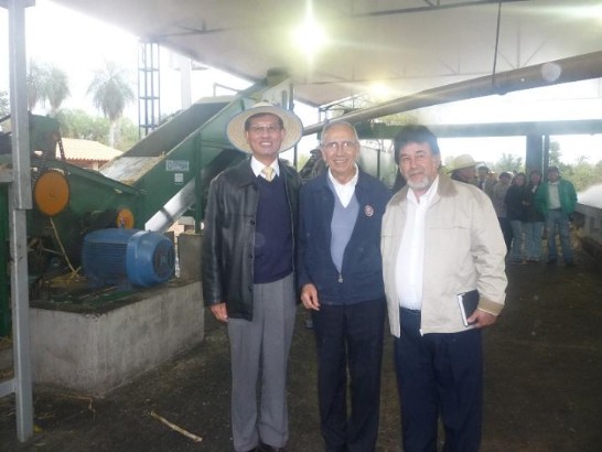 2010.09.03 黃大使應巴拉圭工商部長瑞巴斯邀請參觀巴國糖蜜工廠