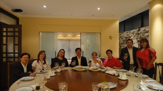 2011.04.14 駐巴拉圭黃大使聯昇款宴巴國郵政局長Carolina Bareiro女士