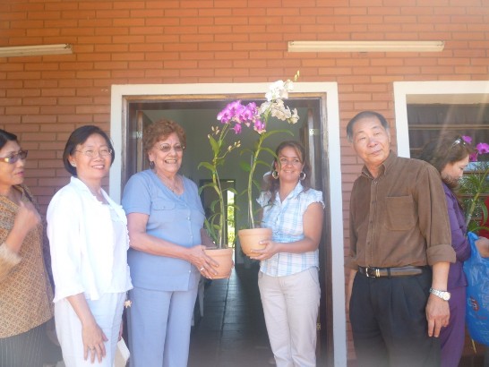 2011.04.26 巴拉圭第一夫人梅西德絲盧戈訪視我花卉中心