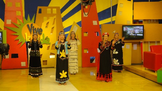 2011.08.09 「泰雅風情舞蹈團」於「Telefuturo電視台」現場表演。