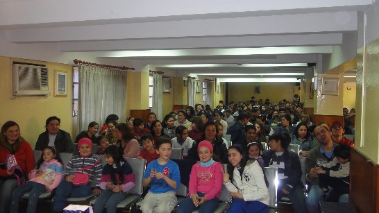 2011.08.05 頒獎典禮人潮熙攘。