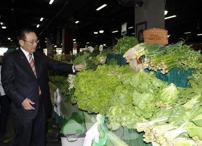 劉大使參訪巴京亞松森「農產品市集」（Agroshopping)