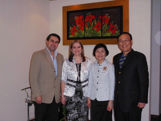 劉大使夫婦與佛朗哥總統伉儷合影