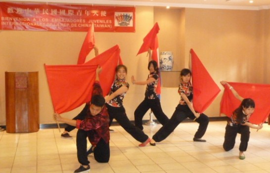 國際青年大使訪團旗舞表演