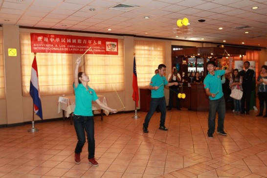 國際青年大使扯鈴表演