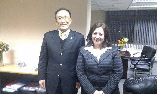 劉大使與新任教育部長Marth Lafuente合影