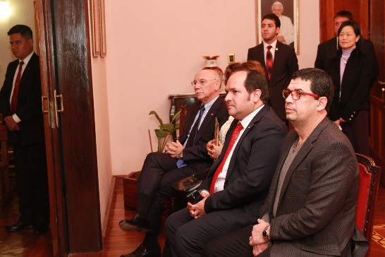 外長羅依沙卡、巴京市長沙馬涅哥及眾議長維拉斯格斯出席觀禮
