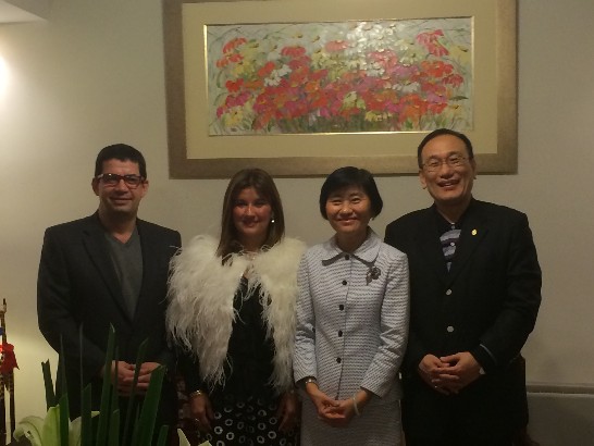 劉大使德立夫婦與巴眾院議長韋拉斯格斯（Hugo Velázquez）伉儷合影