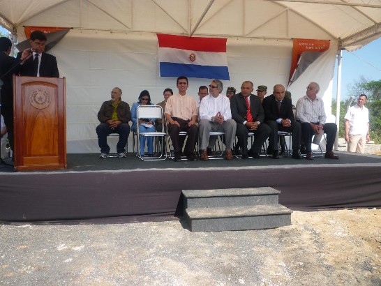 黃大使與盧戈總統參加公共工程部新購道路拓寬施工機具啟用儀式