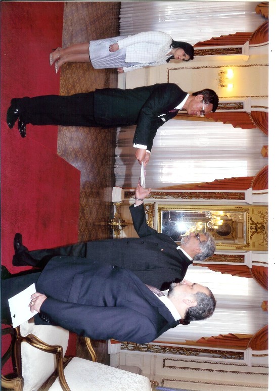 黃大使向盧戈總統呈遞到任國書