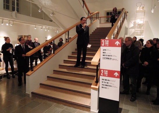 Ambassador Lee holding a speech during the opening of the Taiwanese lacquer art exhibition A New Layer