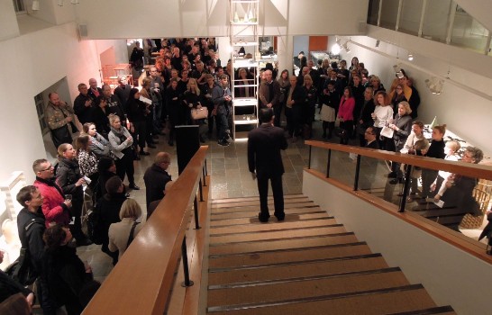 Ambassador Lee holding a speech during the opening of the Taiwanese lacquer art exhibition A New Layer