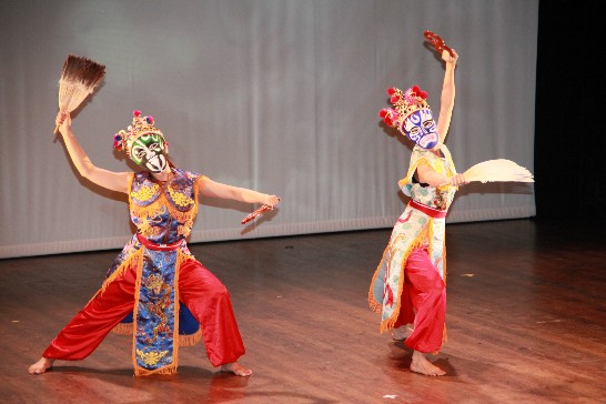 Youth Ambassadors performing the "Ba-Jia-Jiang" folk performance to showcase Taiwan's diverse culture
