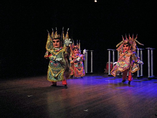 Techno-dancing Third Prince