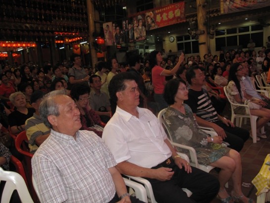 Seated along the same row as Ms. Shih (Front row, third from left) are Mr. Frank Lee Yi I, Consultant to the Taoist Federation of Singapore (first from left), Mr. Tan Thiam Lye, Chairman of the Taoist Federation of Singapore (second from left) and Mr. Lim Chwee Kim, Executive Chairman of Broyland Holdings Pte Ltd.